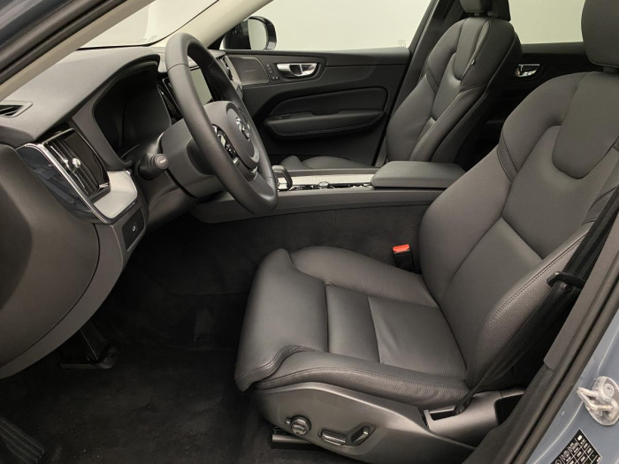 Volvo XC60 B4 AWD PLUS DARK REZERVACE 2.0 Plus