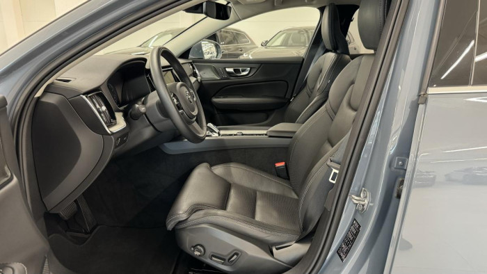 Volvo V60 B4 INSCRIPTION AUT REZERVACE