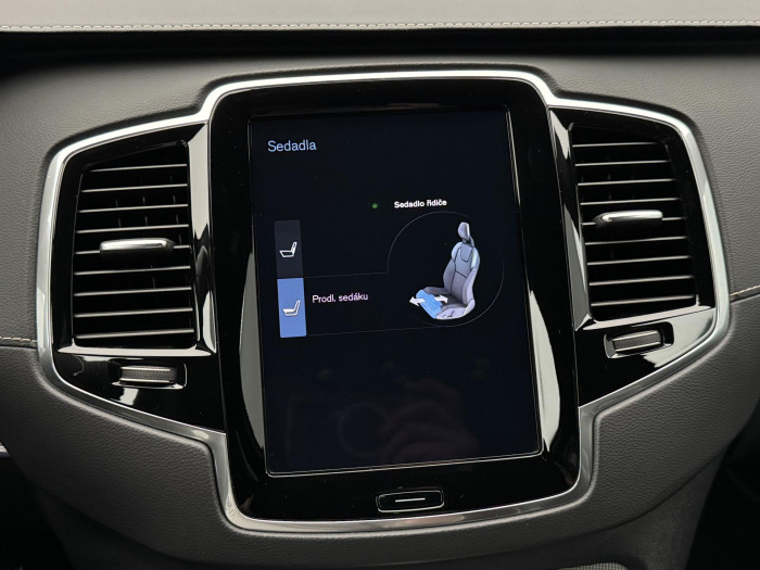 Volvo XC90 B5 AWD R-DESIGN REZERVACE