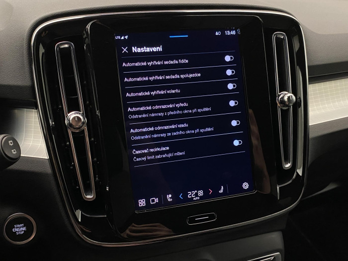 Volvo XC40 B3 DARK PLUS AUT CZ