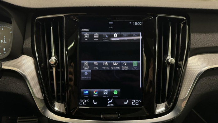 Volvo V60 B4 R-DESIGN AUT REZERVACE