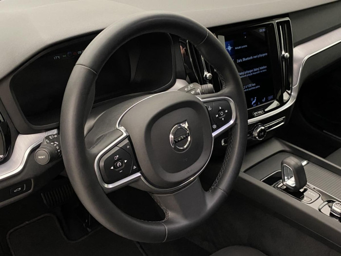 Volvo V60 B4 MOMENTUM AUT REZERVACE 2.0 Momentum