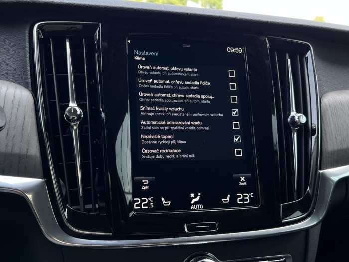 Volvo V90 CROSS COUNTRY B4 AWD Aut 1.maj