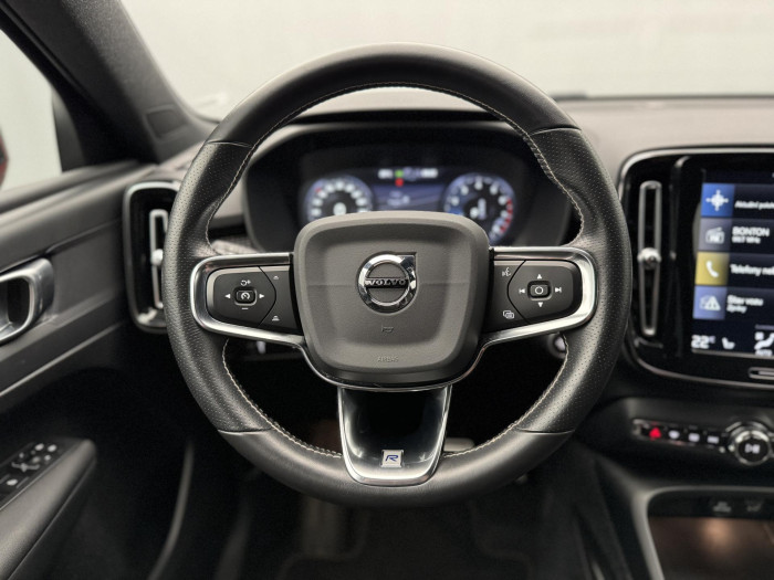 Volvo XC40 T3 R-DESIGN AUT REZERVACE