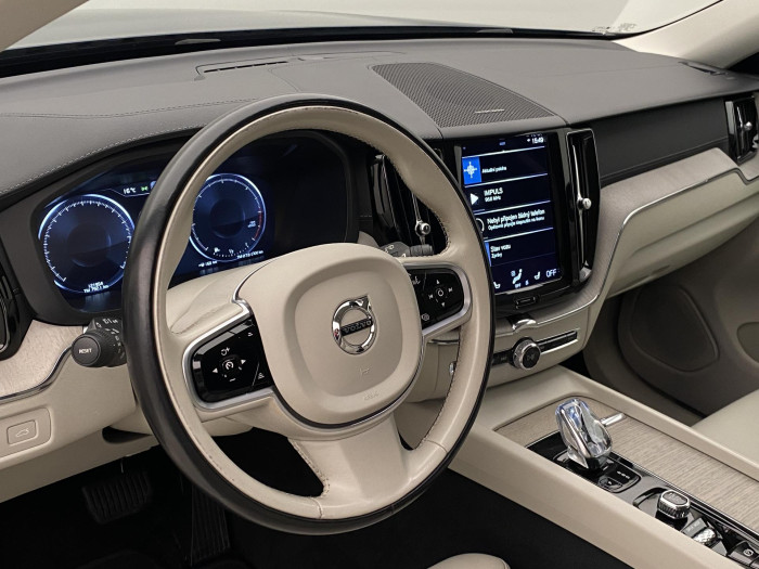 Volvo XC60 B4 AWD DARK PLUS AUT CZ