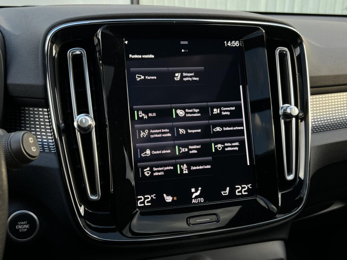 Volvo XC40 T5 R-DESIGN RECHARGE REZERVACE