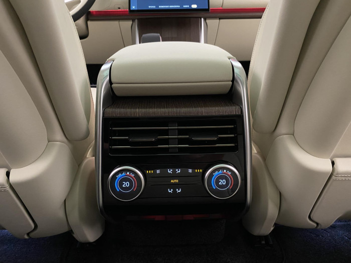 Land Rover Range Rover P550e AUTOBIOGRAPHY SWB