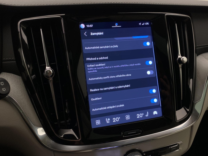 Volvo V60 T8 AWD PLUG-IN BRIGHT ULTRA CZ