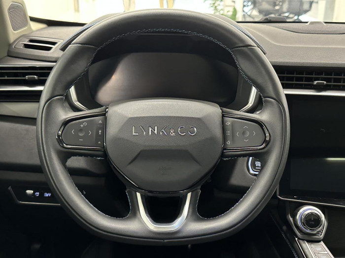 Lynk & Co 01 PHEV DCT AUT 1.maj. REZERVACE