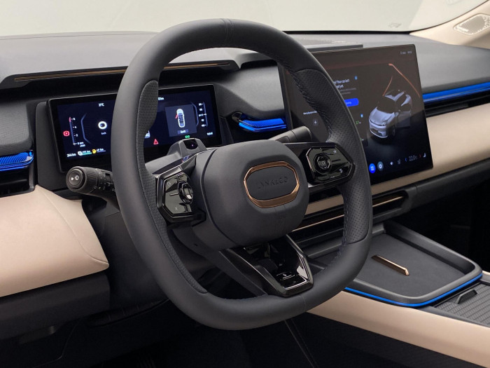 Lynk & Co 08 MORE PHEV