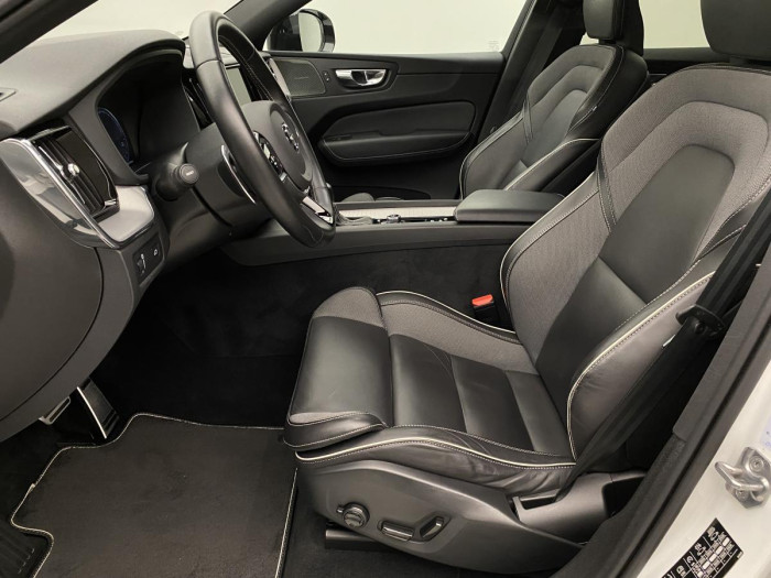 Volvo XC60 T5 AWD R-DESIGN AUT 1.maj.