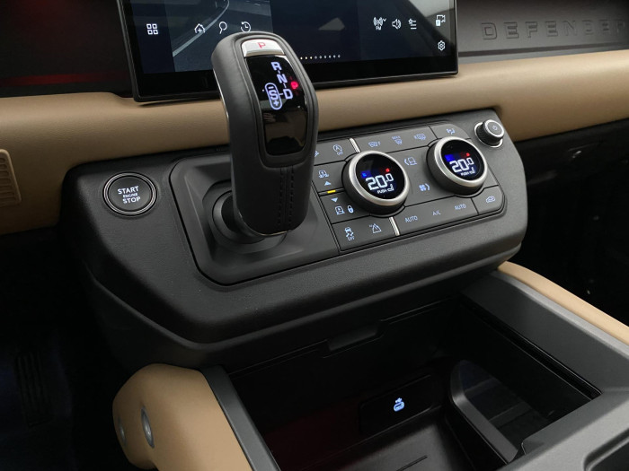 Land Rover Defender 110 D300 X-D HSE REZERVACE 3.0 d d