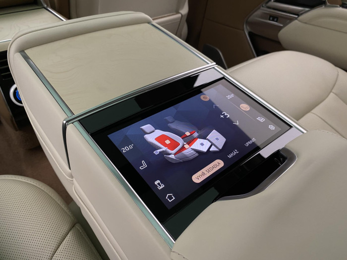 Land Rover Range Rover SV P530 LWB 1.maj.