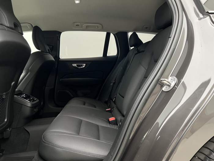 Volvo V60 B4 PLUS DARK AUT 1.maj.