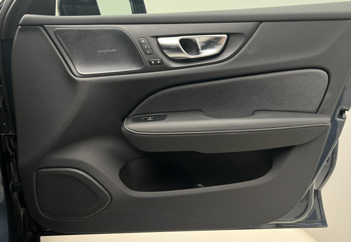 Volvo V60 B4 ULTRA DARK AUT 1.maj.