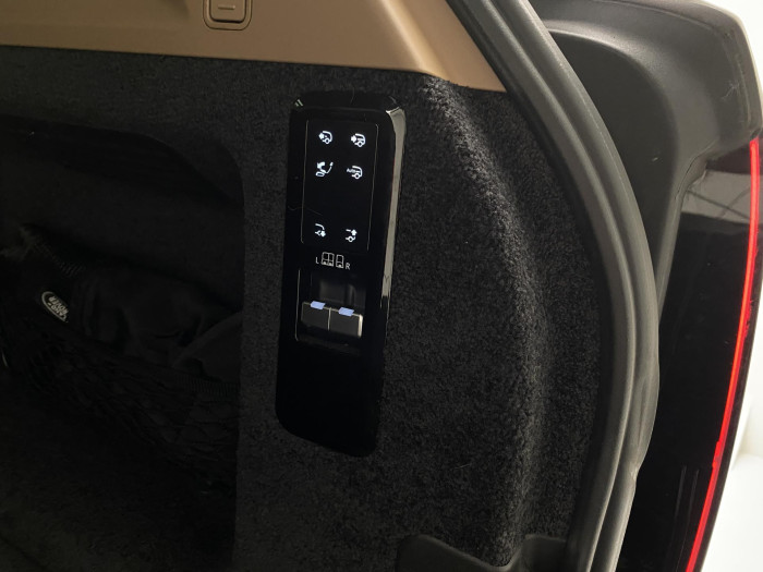 Land Rover Range Rover SV P530 LWB 1.maj.