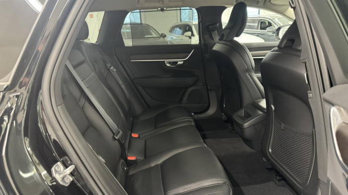 Volvo V90 CROSS COUNTRY D4 AWD REZERVACE 2.0 d