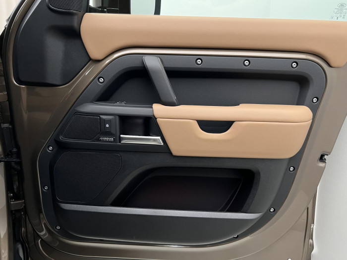 Land Rover Defender 110 D300 X-DYNAMIC HSE AWD Aut 3.0 d Dynamic