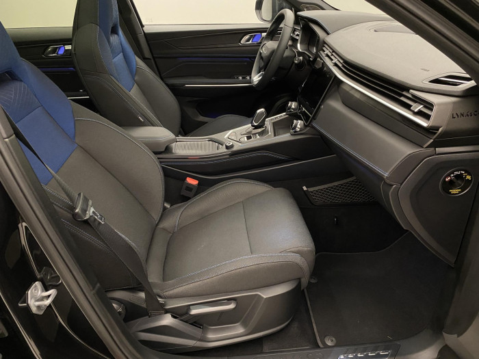 Lynk & Co 01 PHEV DCT AUT 1.maj