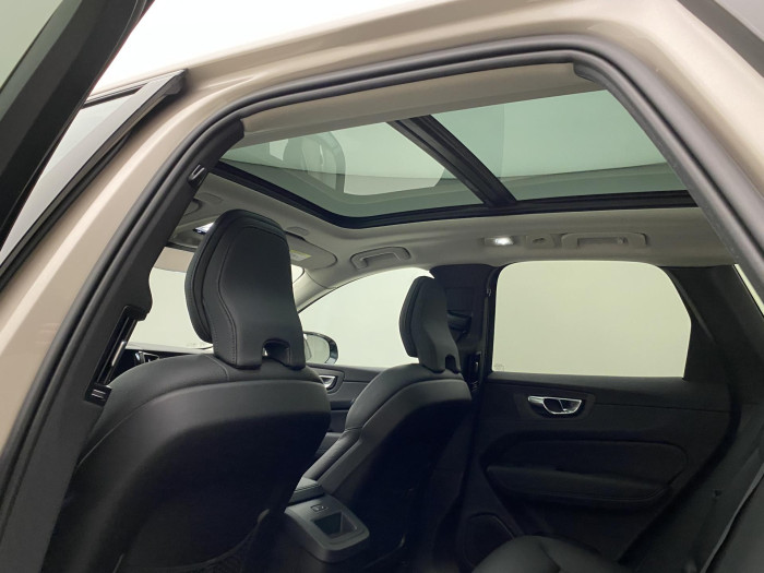 Volvo XC60 B5 AWD PLUS DARK AUT 1.maj