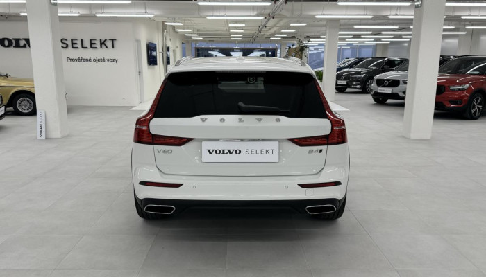Volvo V60 CROSS COUNTRY REZERVACE