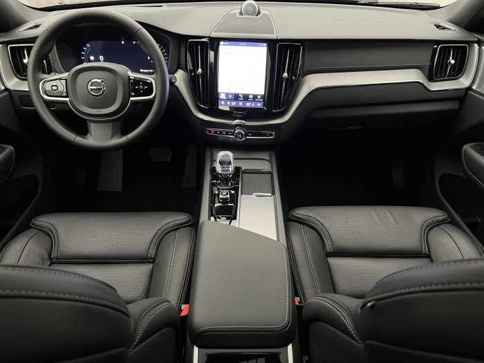 Volvo XC60 B5 AWD ULTRA BLACK REZERVACE