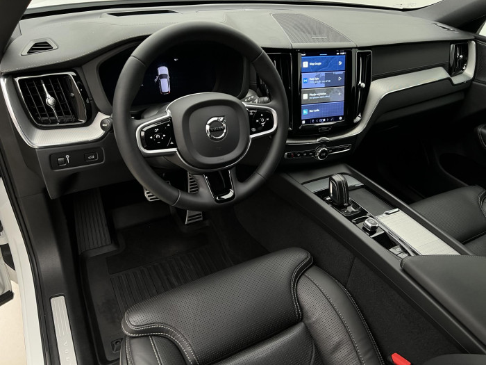 Volvo XC60 B4 AWD R-DESIGN AUT CZ