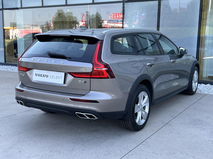 Volvo V60 CROSS COUNTRY B4 AWD Aut 1.maj