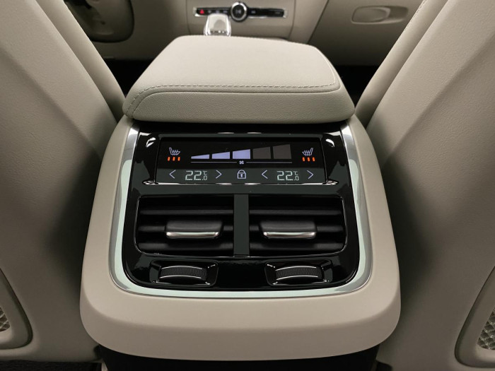 Volvo XC60 B4 AWD AUT DARK ULTIMATE