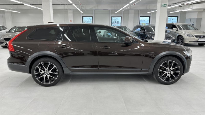 Volvo V90 CROSS COUNTRY D5 AWD REZERVACE 2.0 d
