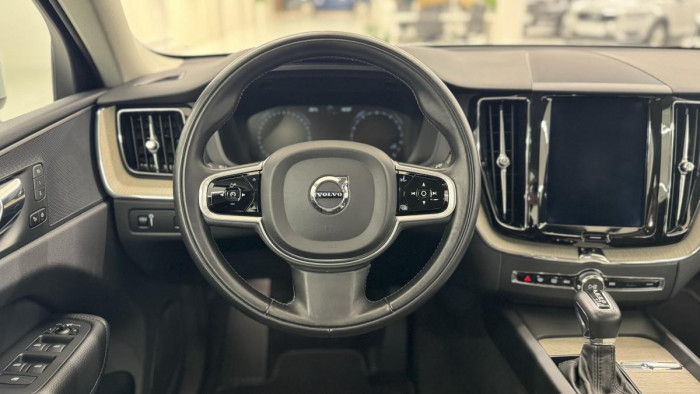 Volvo XC60 T5 AWD INSCRIPTION REZERVACE