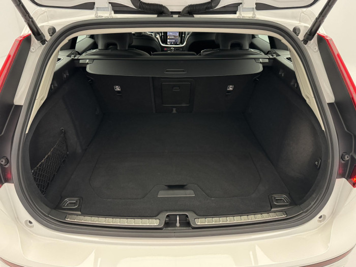 Volvo V60 B4 DARK PLUS CZ 1.maj