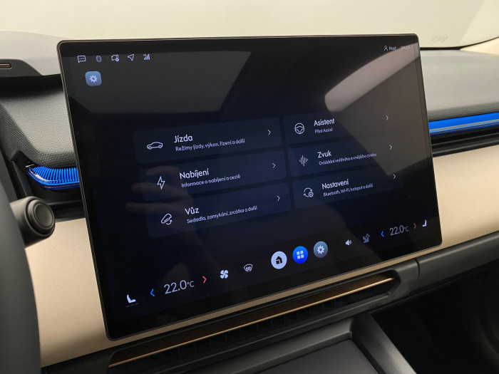 Lynk & Co 08 MORE PHEV