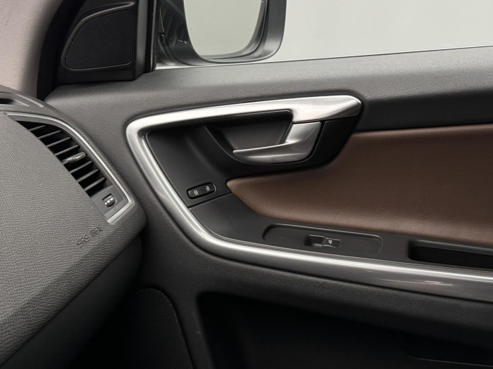 Volvo XC60 D5 AWD SUMMUM 2.4 d Summum