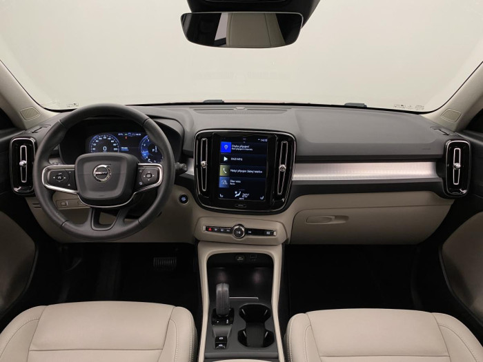 Volvo XC40 T4 MOMENTUM AUT REZERVACE 2.0 Momentum
