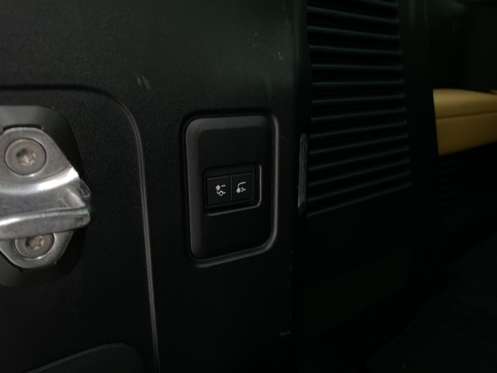 Land Rover Defender 130 D300 HSE AWD AUT CZ 3.0 d