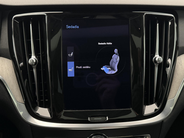 Volvo V60 CC B5 AWD PRO AUT CZ REZERVACE 2.0 CC CC
