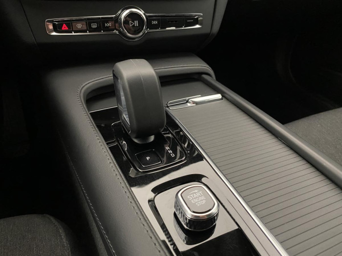 Volvo V90 B4 AWD CORE AUT REZERVACE