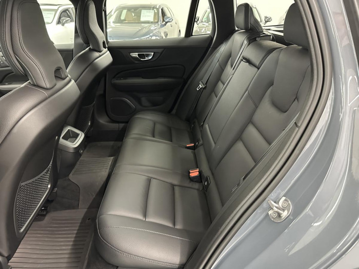 Volvo V60 CROSS COUNTRY B4 REZERVACE