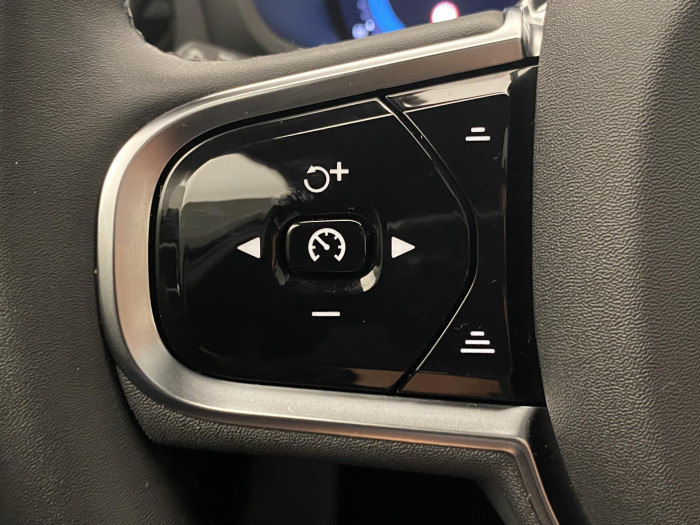 Volvo S60 T6 AWD PLUS DARK REZERVACE