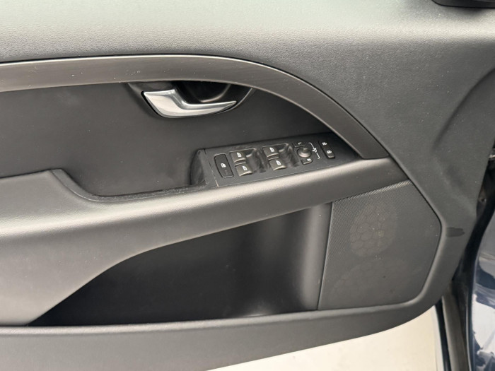 Volvo V70 D4 MOMENTUM CZ 1.maj 2.0 d Momentum