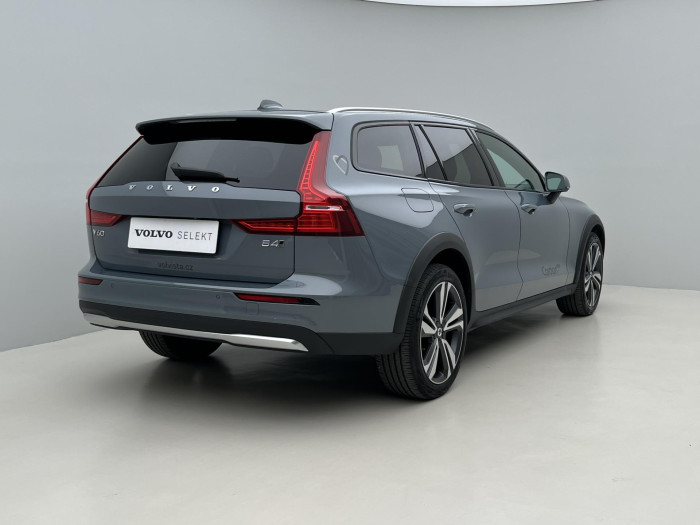 Volvo V60 CROSS COUNTRY B4 AWD Aut 1.maj