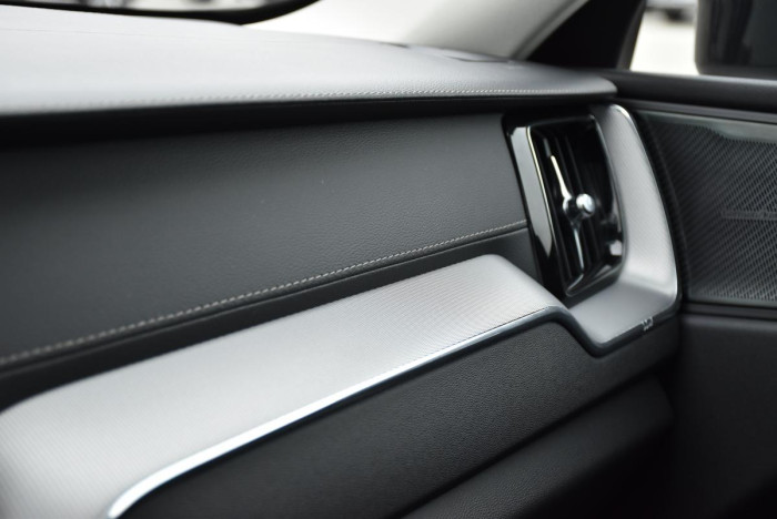 Volvo XC60 B4 AWD INSCRIPTION REZERVACE