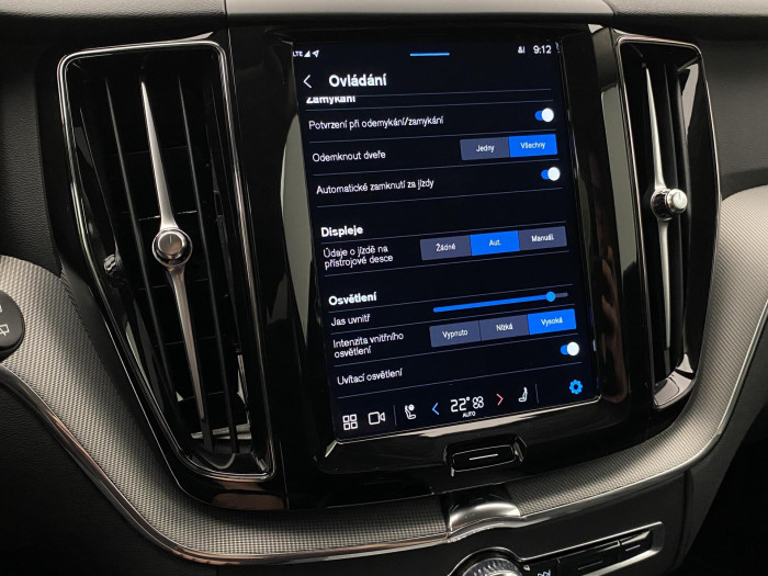 Volvo XC60 B4 AWD PLUS DARK AUT CZ