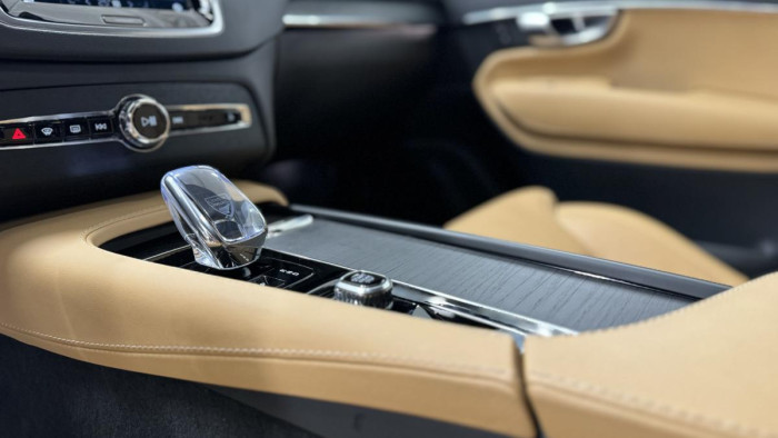 Volvo XC90 B5 AWD ULTIMATE REZERVACE
