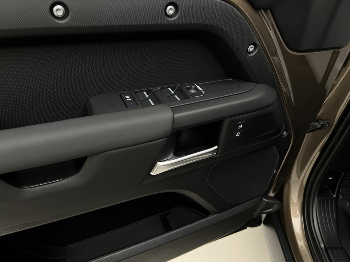 Land Rover Defender 110 D200 S AWD Aut REZERVACE 3.0 d