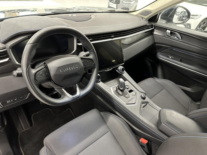 Lynk & Co 01 PHEV DCT AUT 1.maj. REZERVACE