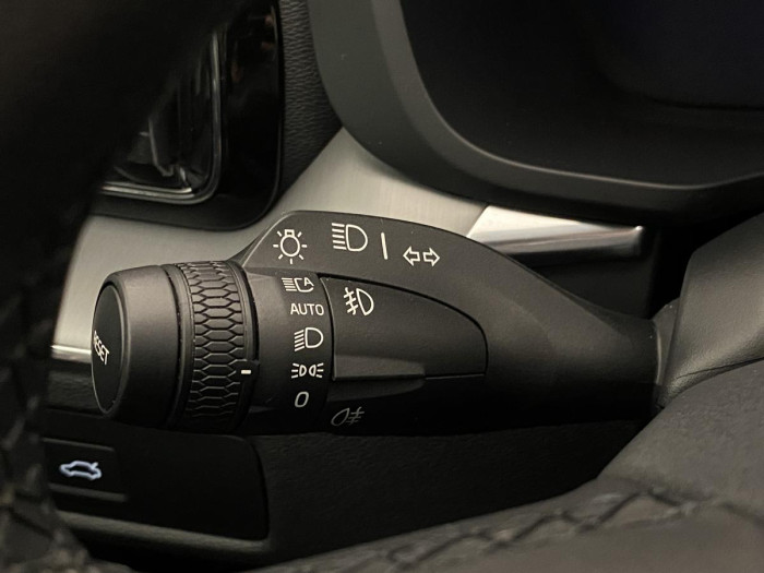 Volvo XC60 B4 MOMENTUM AUT REZERVACE 2.0 Momentum