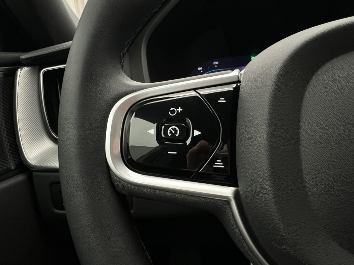 Volvo XC60 B4 AWD R-DESIGN AUT CZ