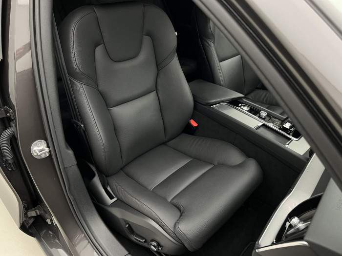 Volvo V60 B4 PLUS DARK AUT 1.maj.
